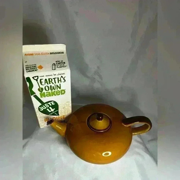 Retro Avignon” Squat  style “ ceramic teapot - Picture 2 of 4